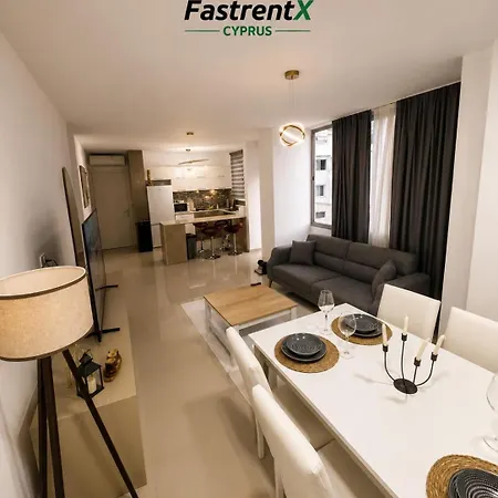 Girne, Luxury Penthouse, Sunset And Sea View Διαμέρισμα *